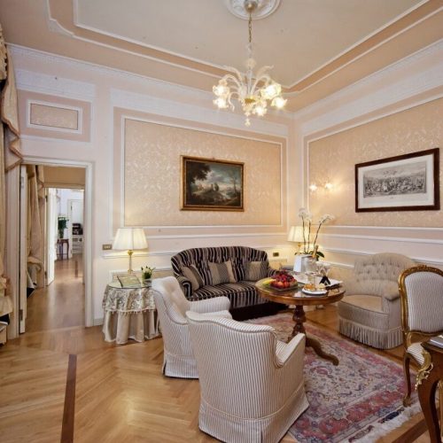Suite living room